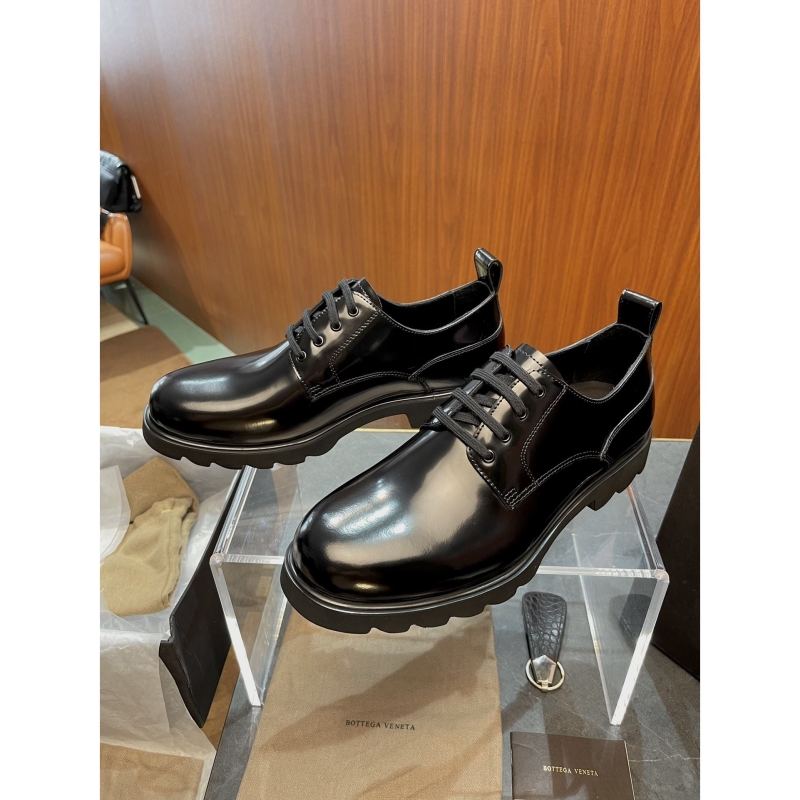bo*te*ga Ve*ne*ta leather shoes